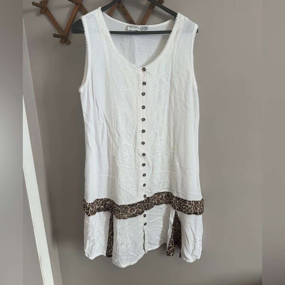 Raya Sun Embroidered Waffle Knit Leopard Accent Lagenlook Tunic White 1X